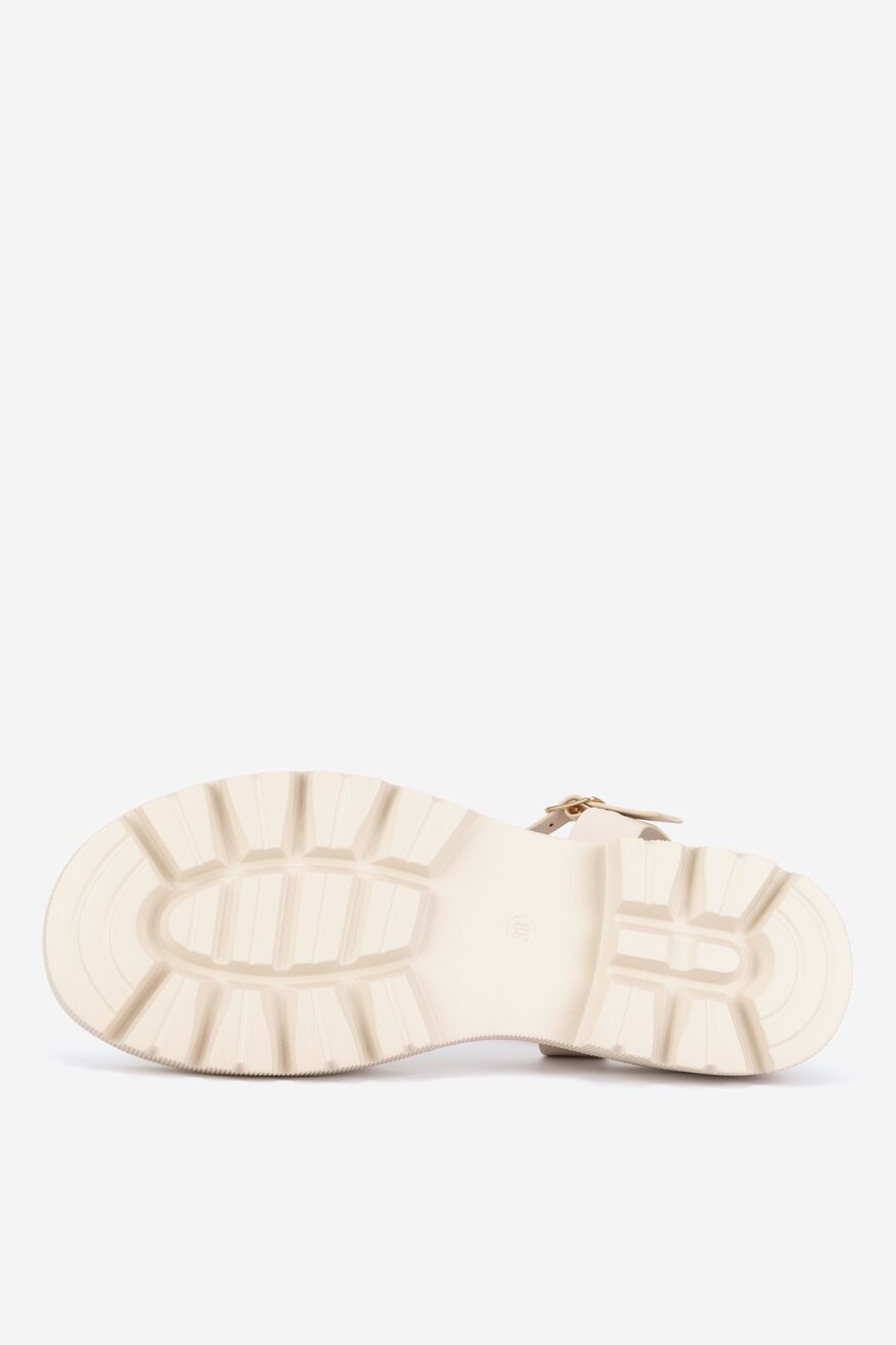 Sandały na grubej podeszwie