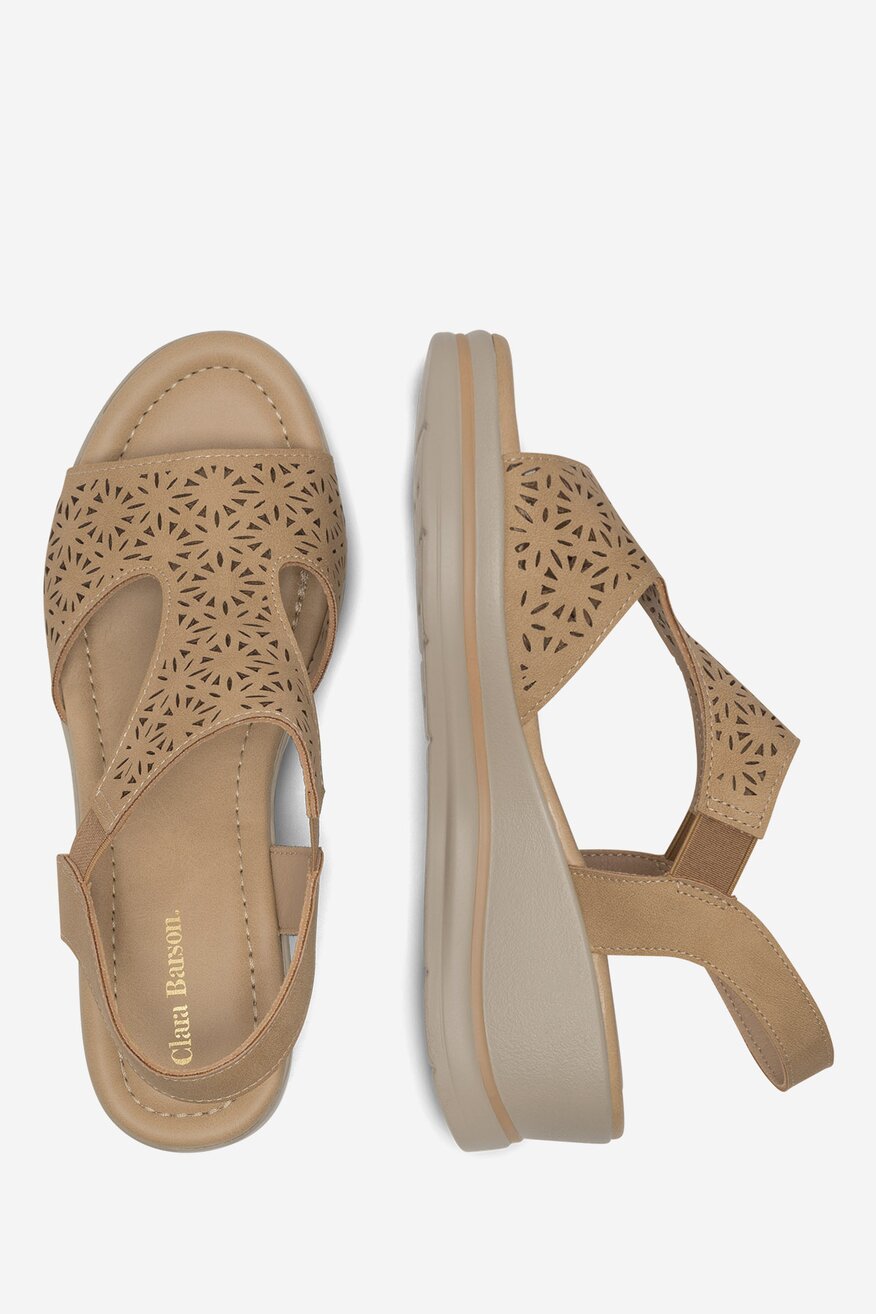 Sandały na koturnie