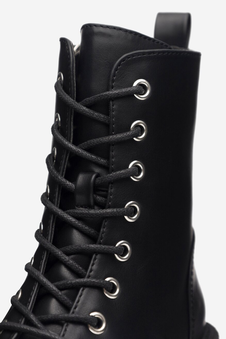 Trzewiki na grubej podeszwie