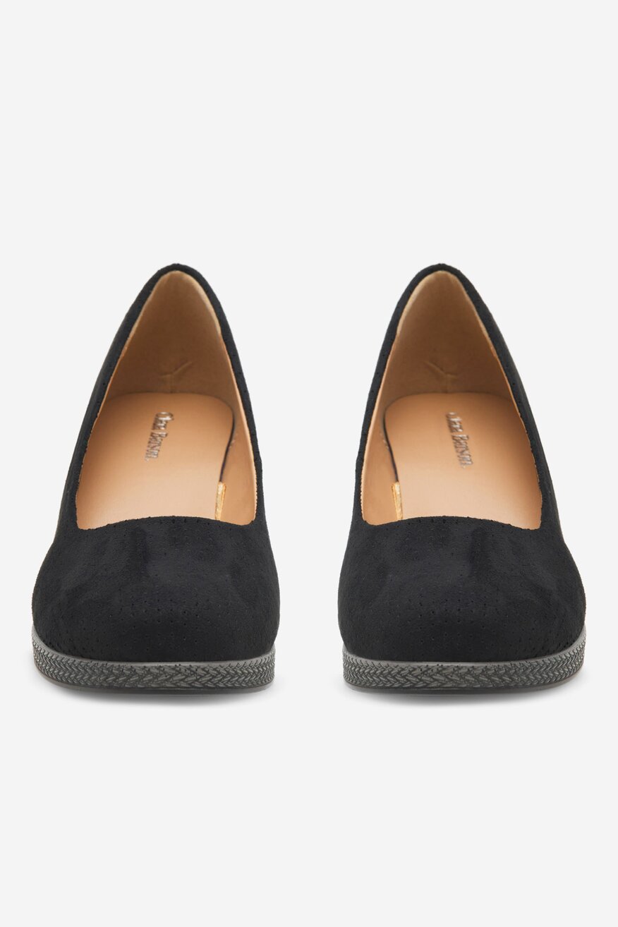 Czółenka na koturnie