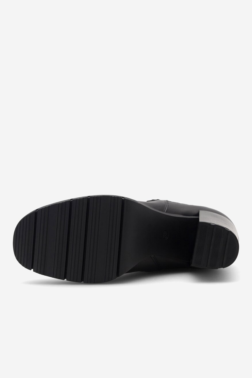 Botki skórzane na słupku