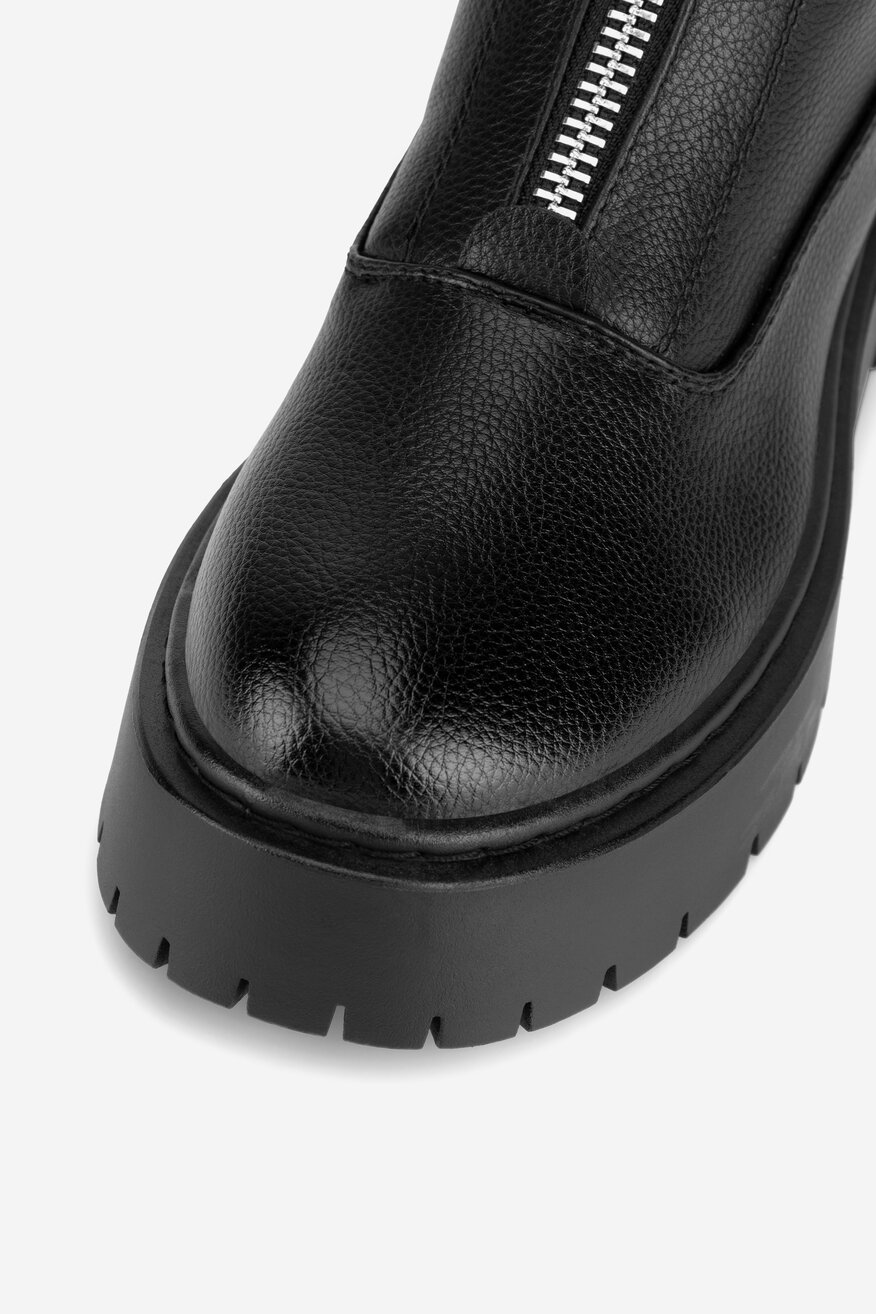 Botki na grubej podeszwie