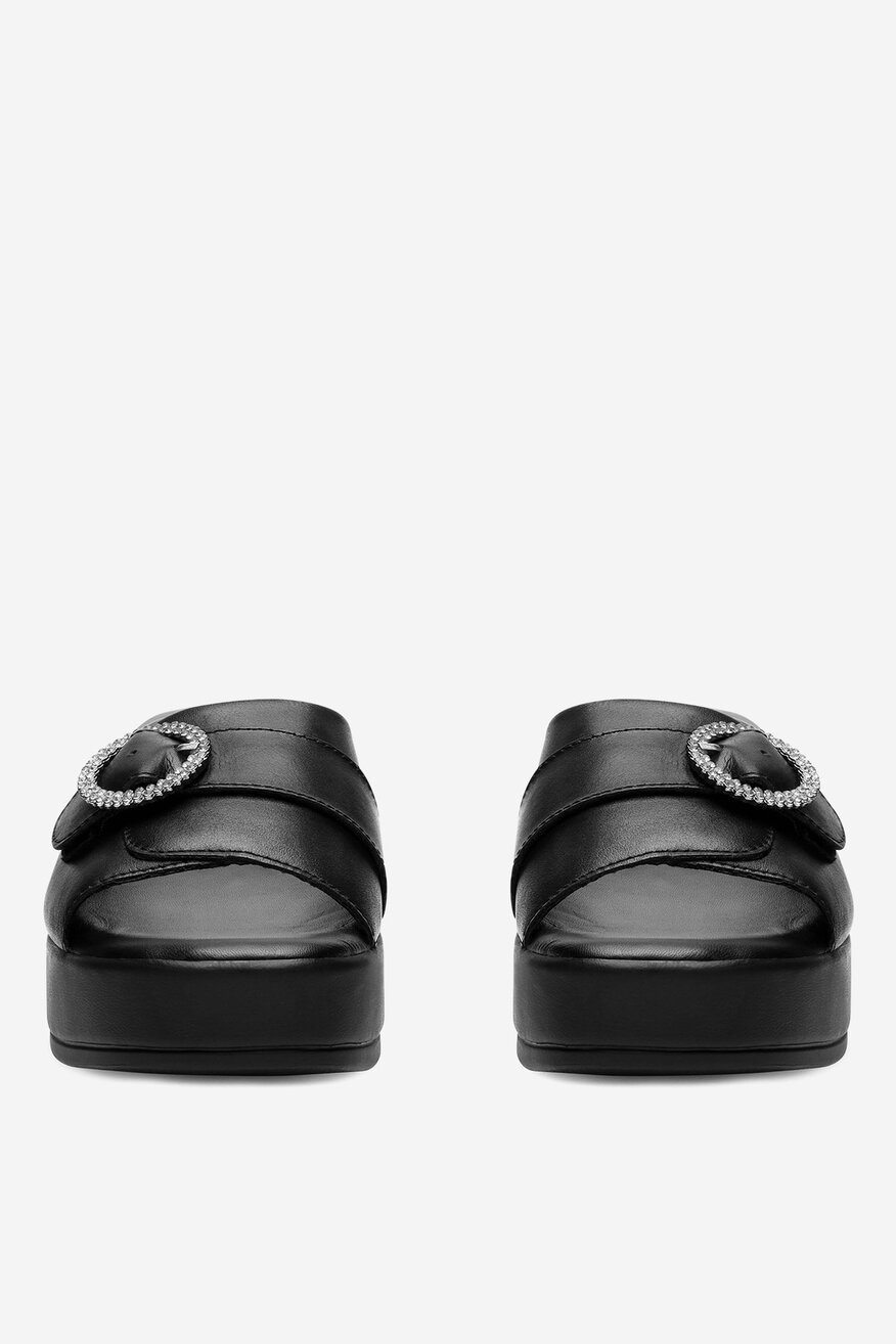 Klapki skórzane na koturnie