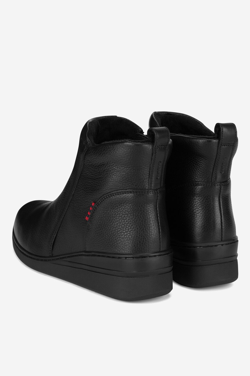 Botki skórzane na koturnie