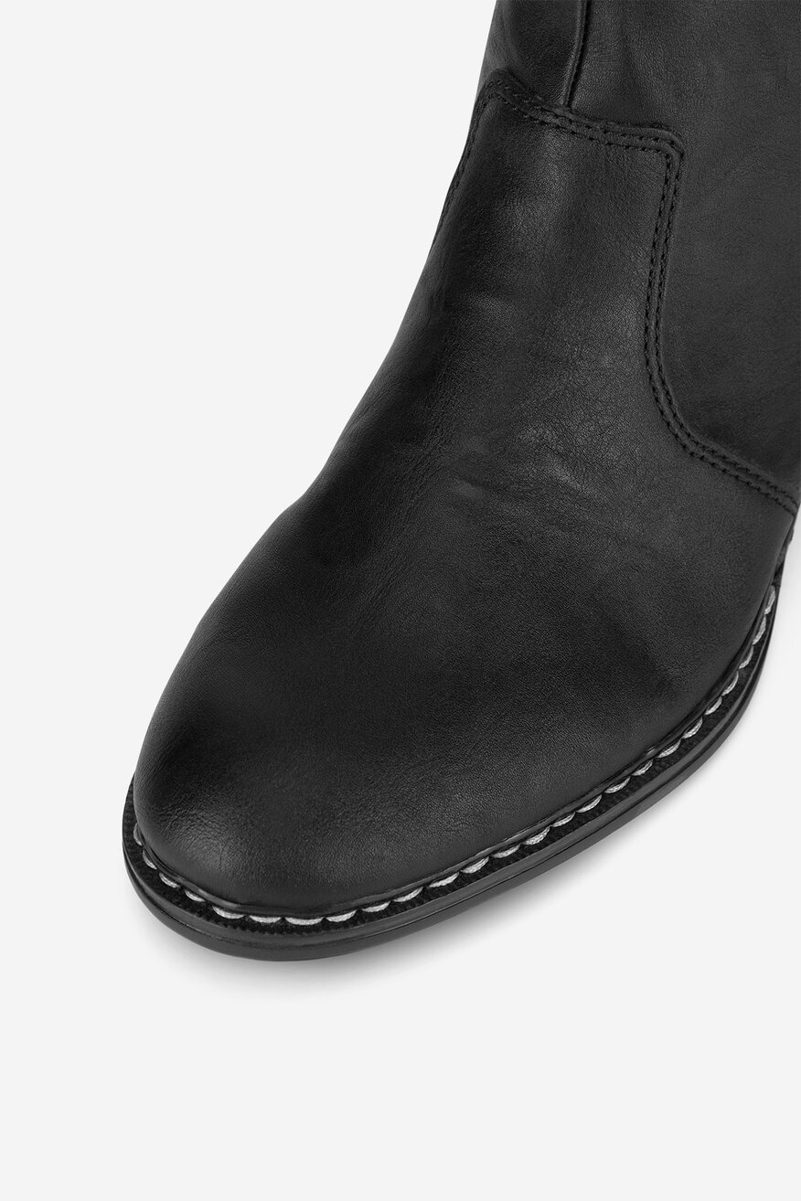 Botki ocieplane na słupku