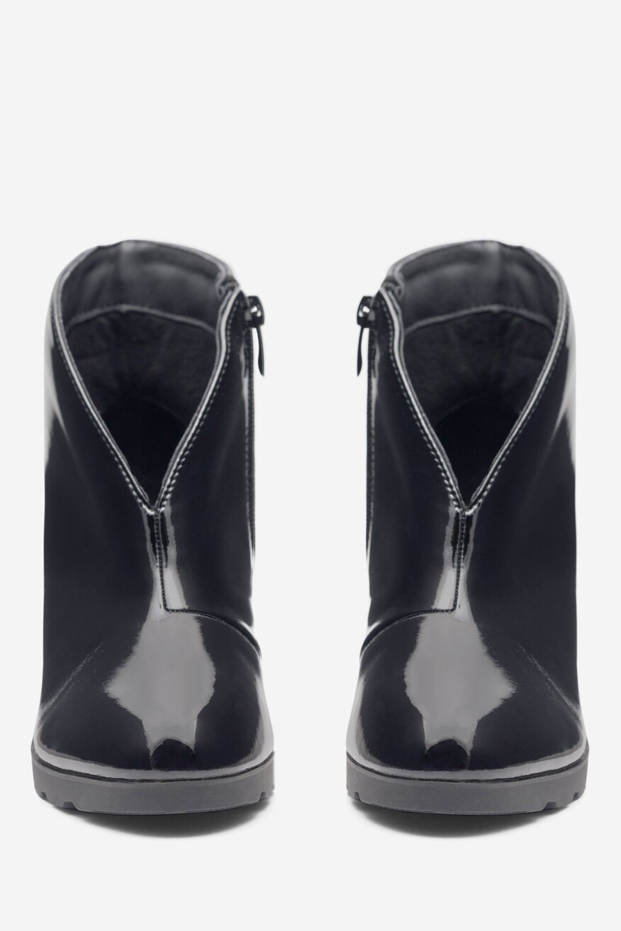 Botki skórzane na słupku