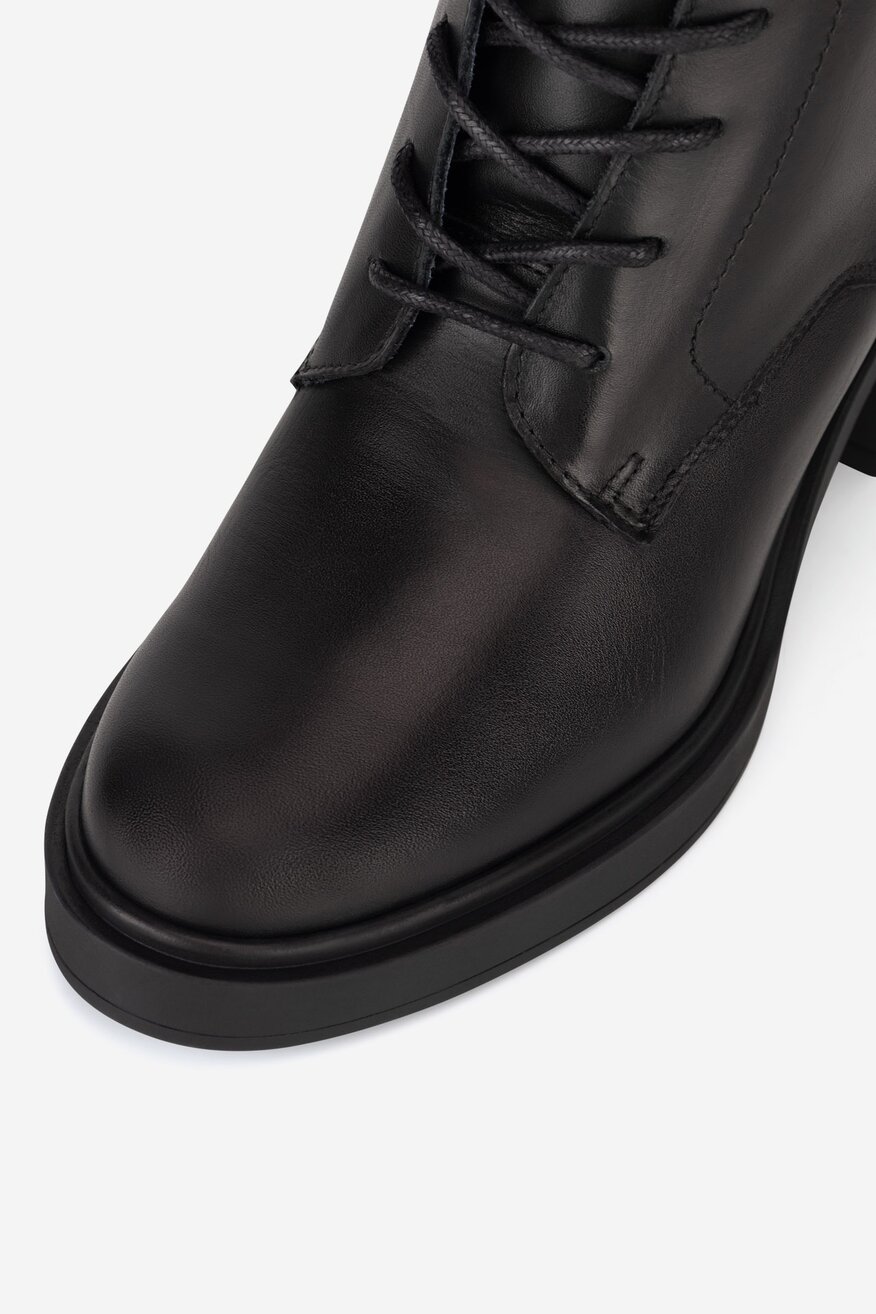 Trzewiki skórzane na słupku