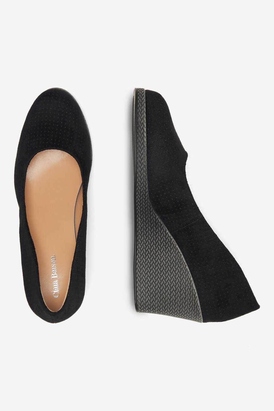 Czółenka na koturnie