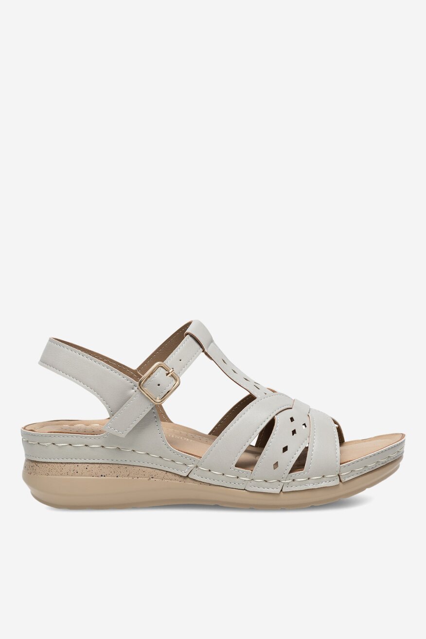 Sandały na koturnie