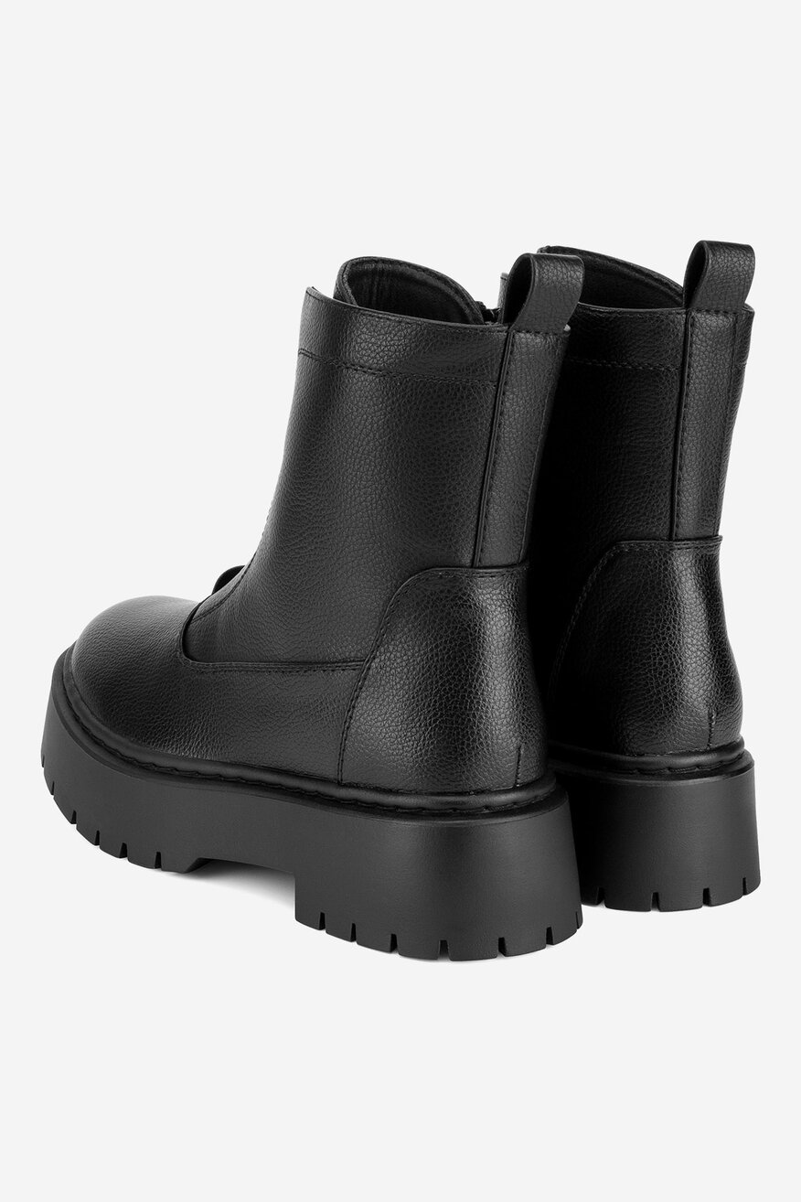 Botki na grubej podeszwie