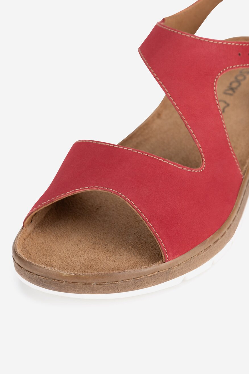 Sandały skórzane na koturnie