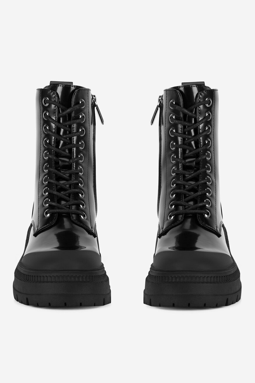 Trzewiki na grubej podeszwie