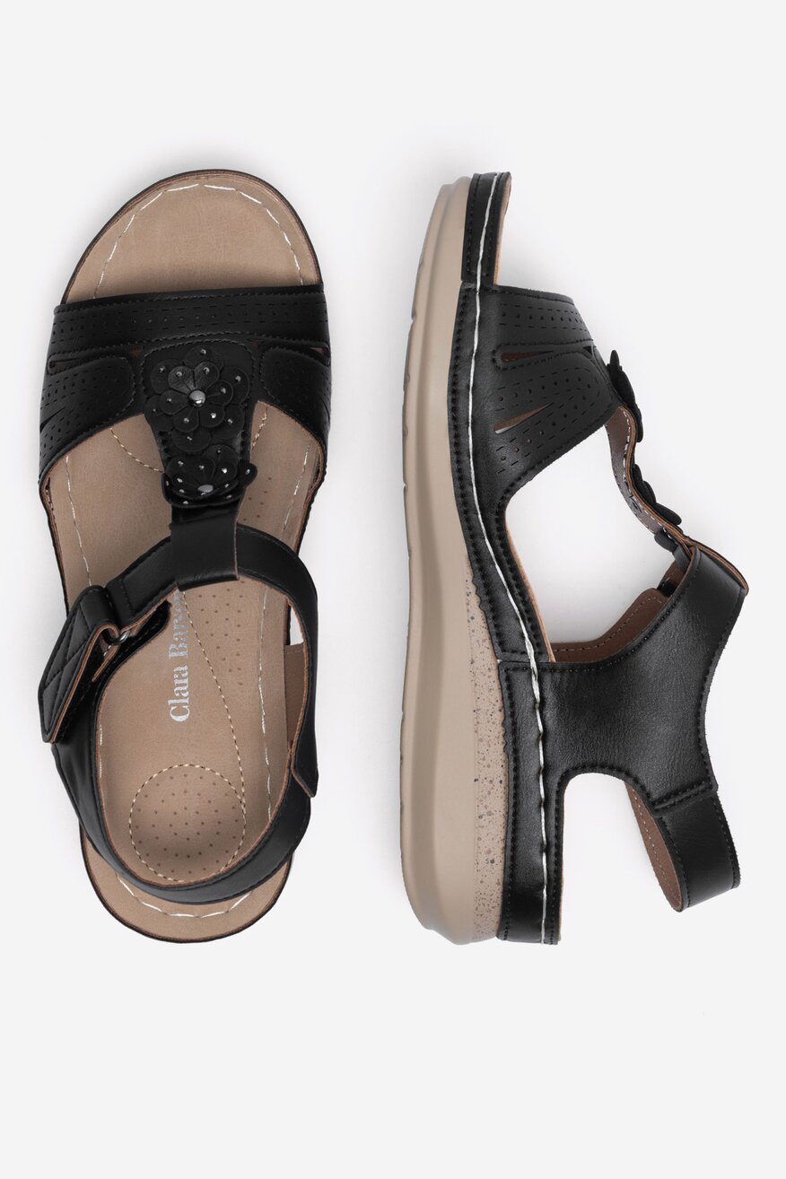 Sandały na koturnie