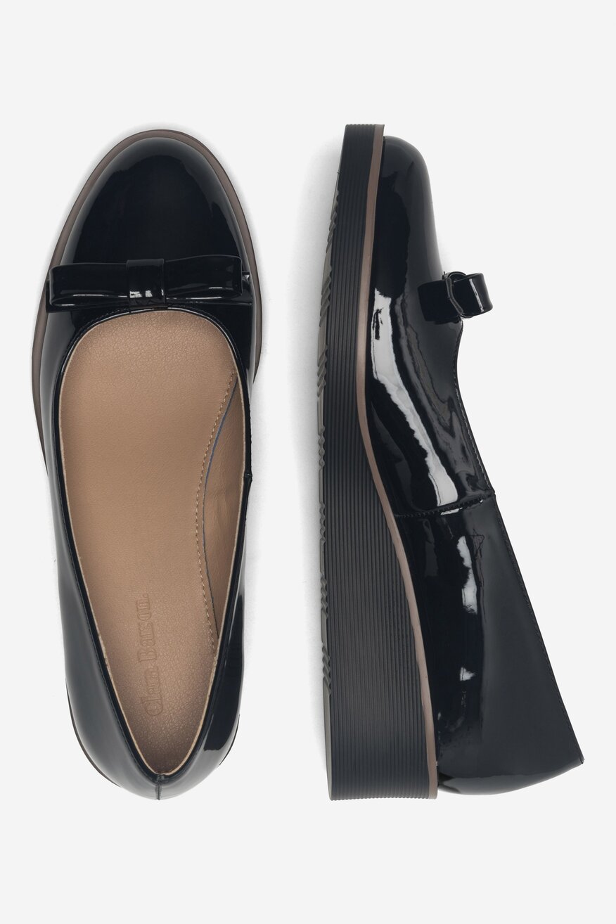 Czółenka na koturnie