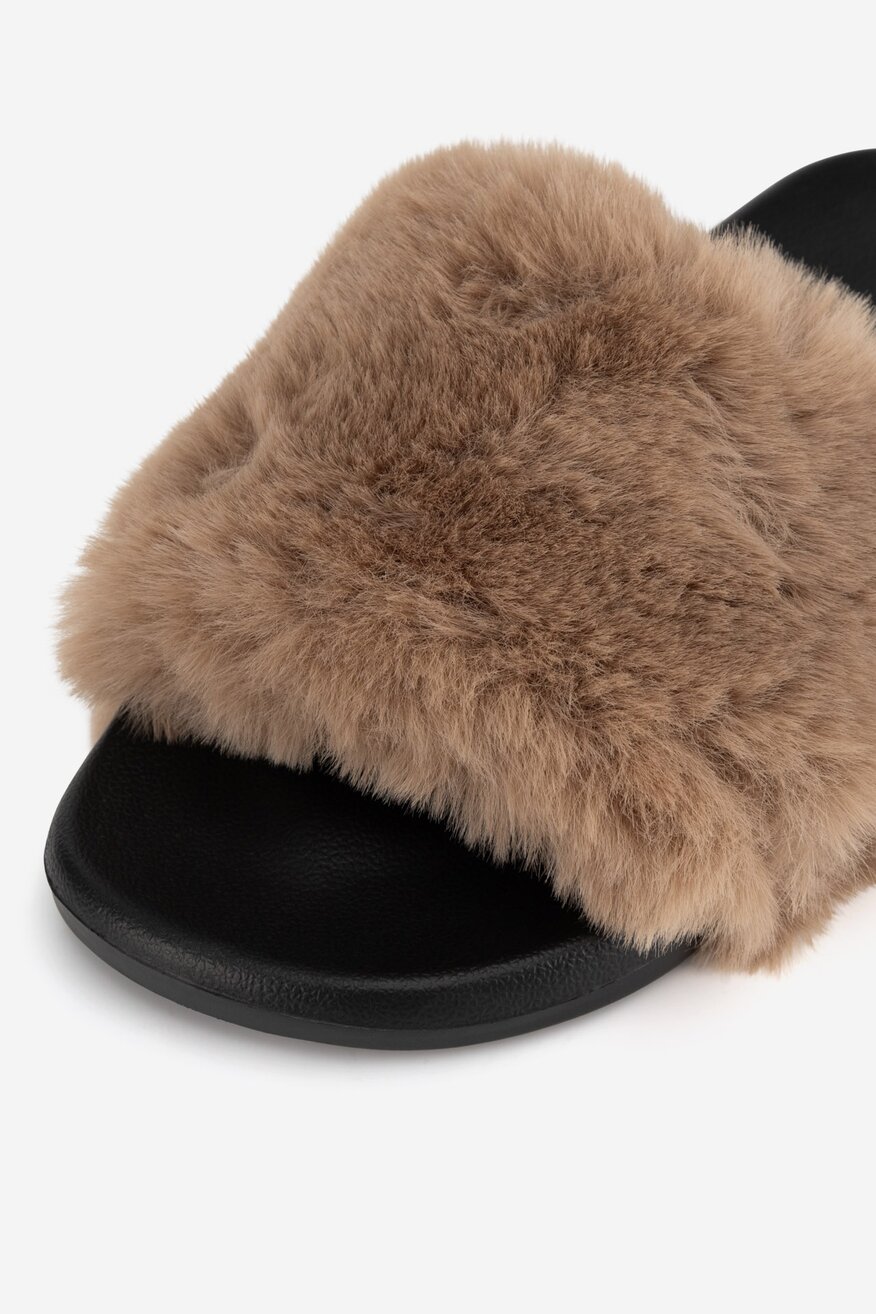 Klapki z futerkiem