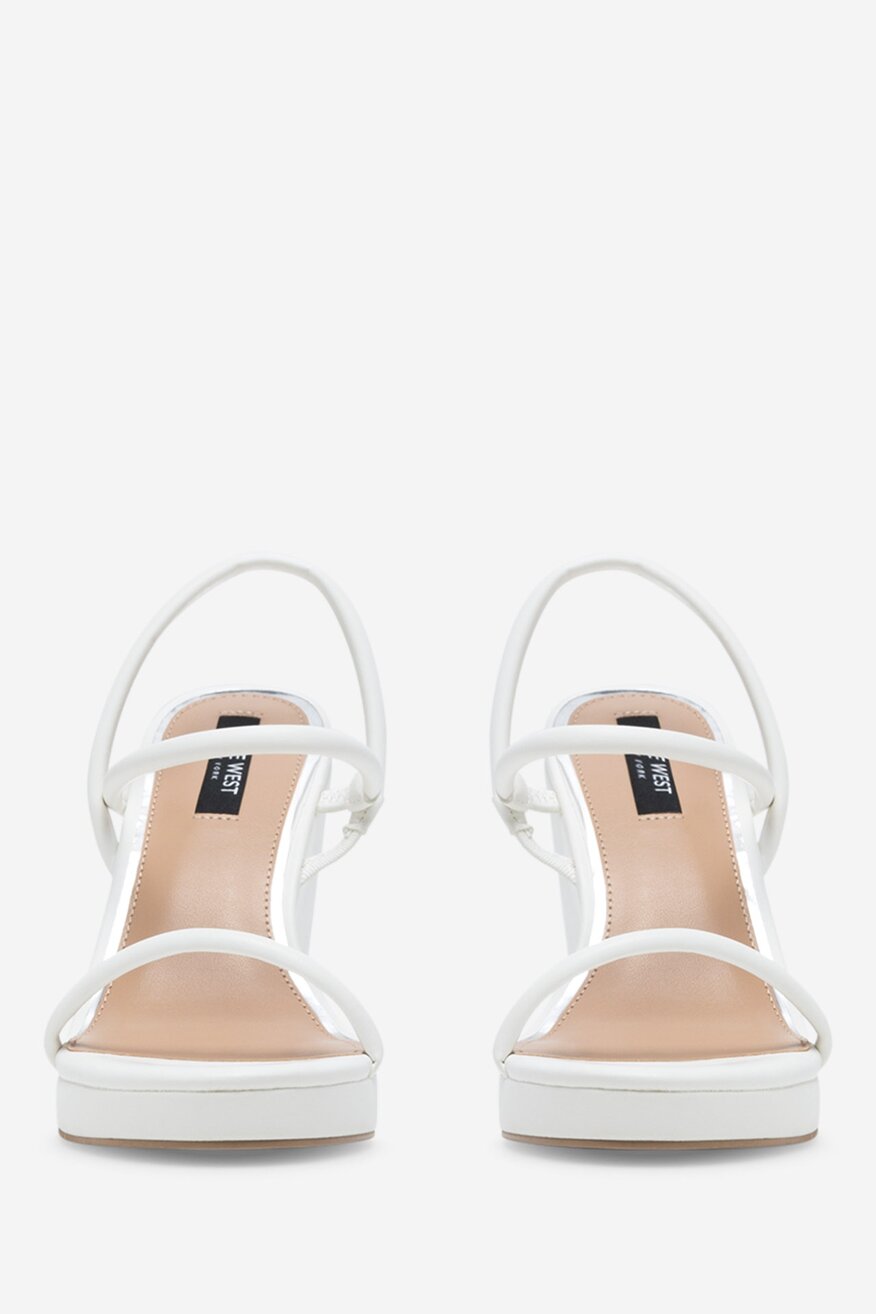 Sandały na koturnie