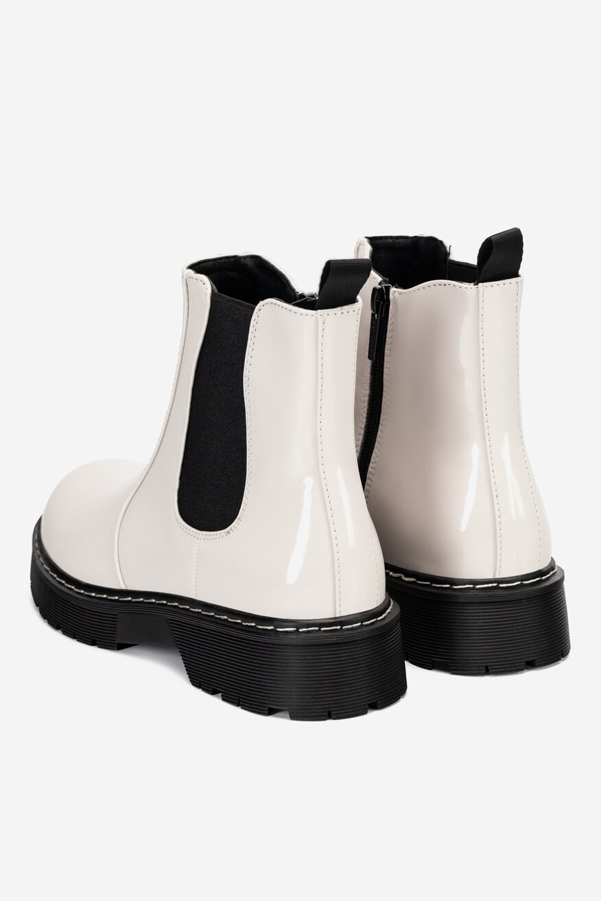 Sztyblety lakierowane