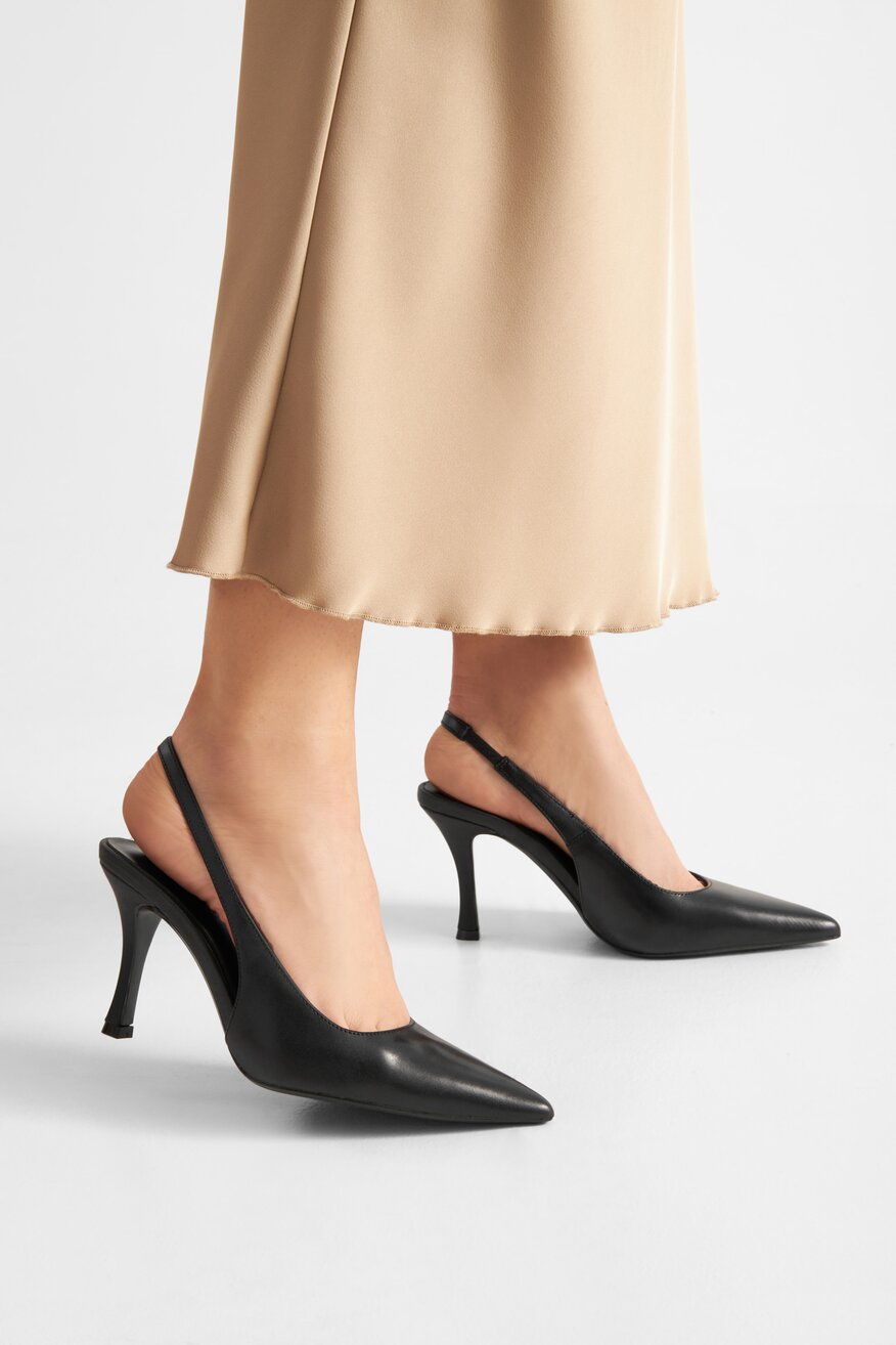 Czółenka skózane z odkrytą piętą
