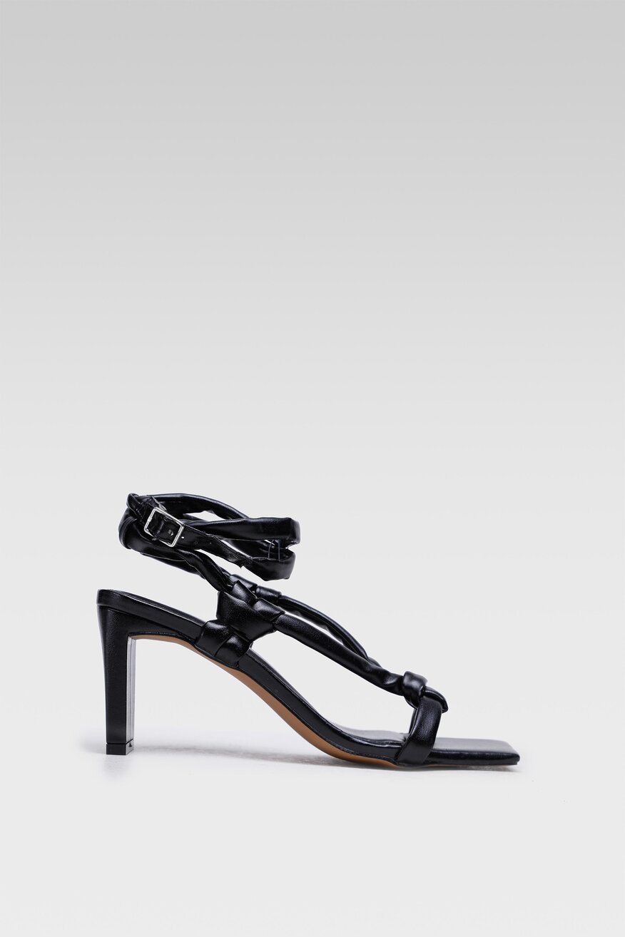 Sandały czarne ze sprzączką