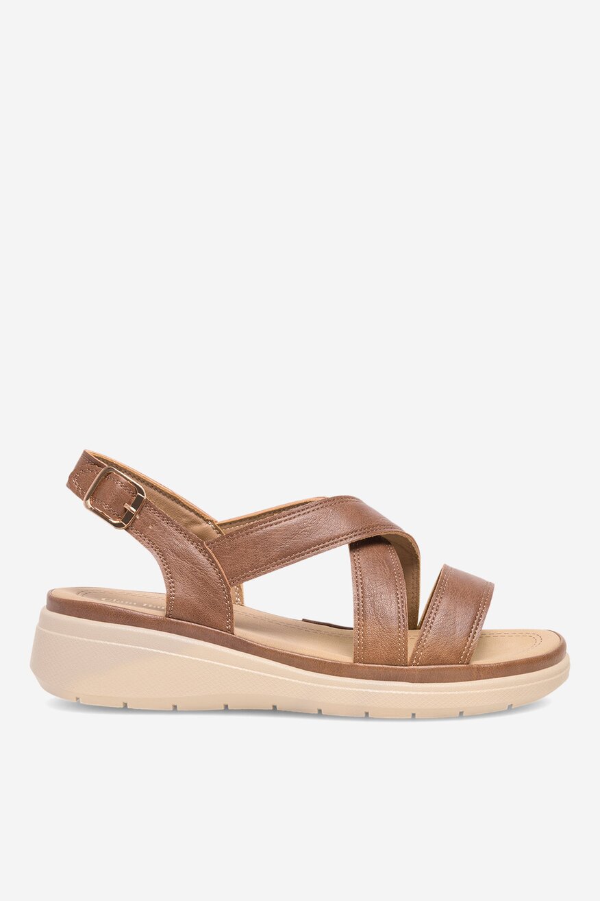 Sandały na koturnie