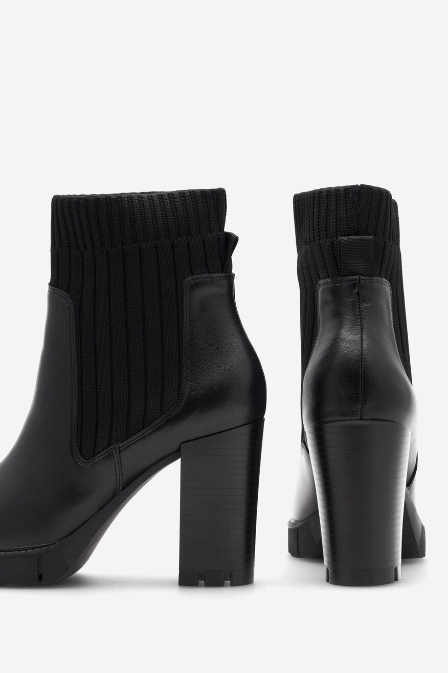 Botki skórzane na słupku