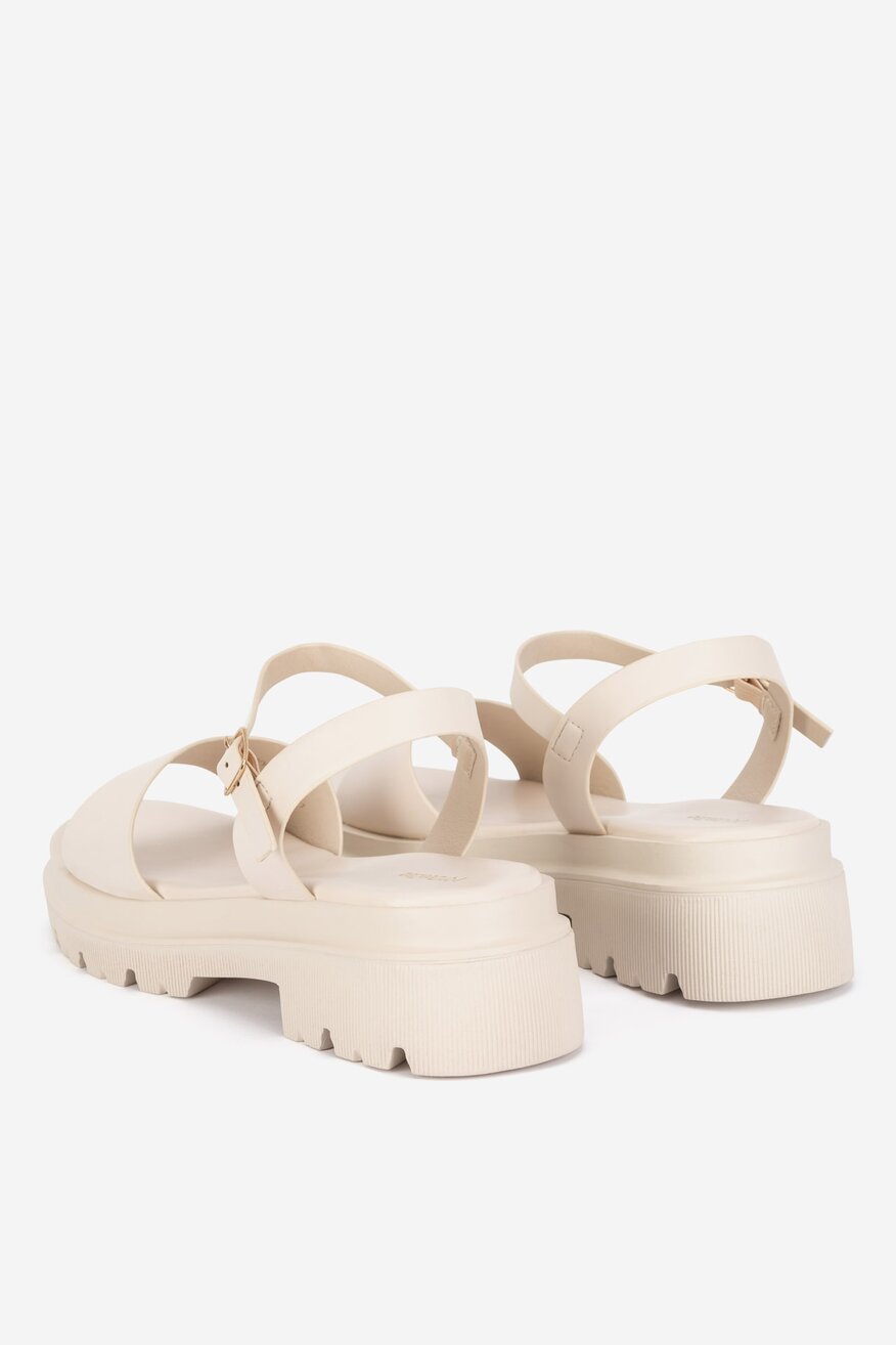 Sandały na grubej podeszwie