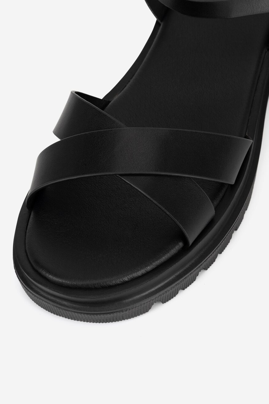Sandały na grubej podeszwie