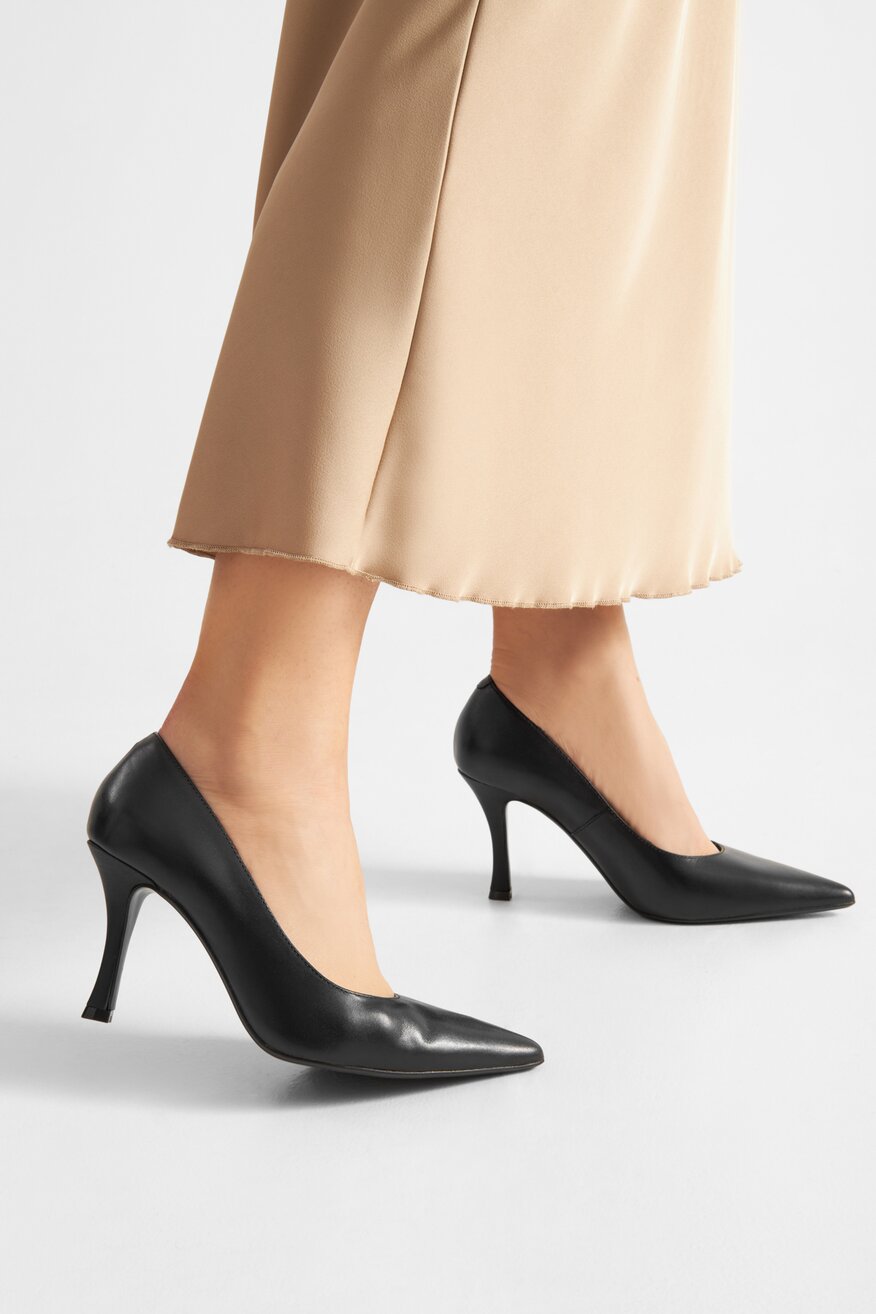 Czółenka skórzane na szpilce