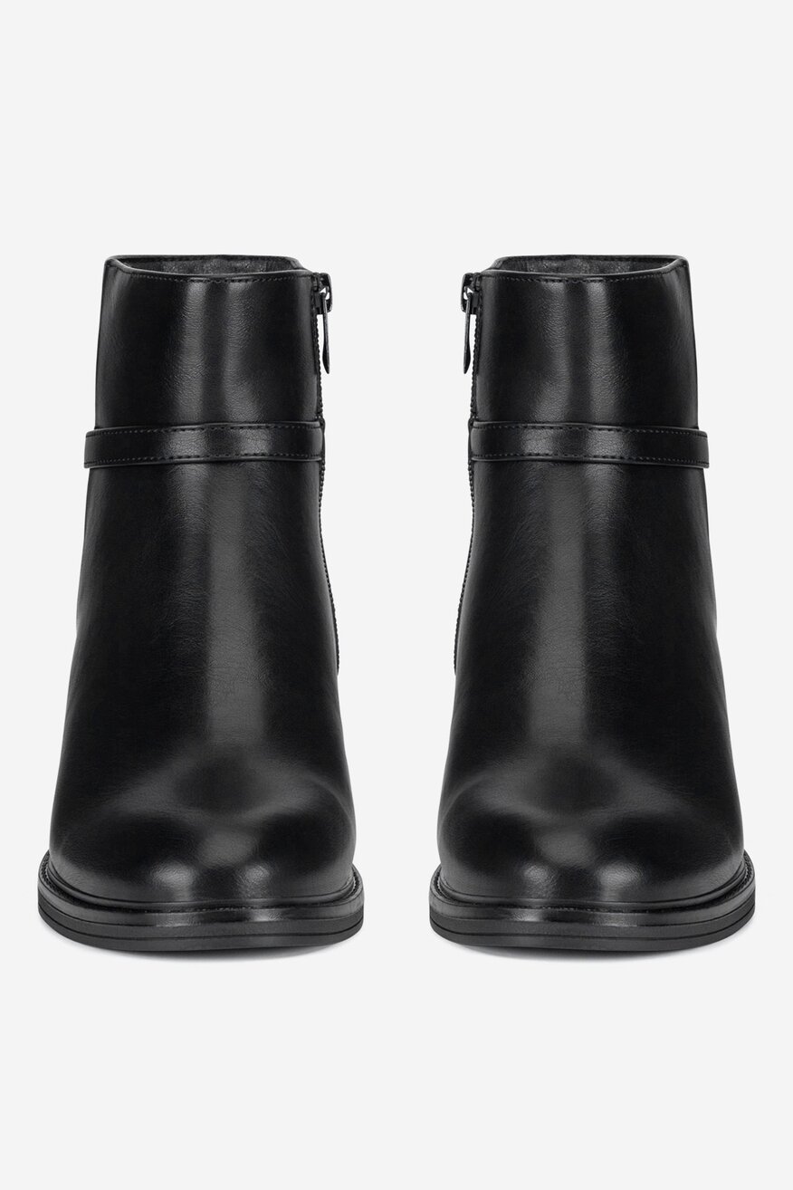 Botki ocieplane na słupku