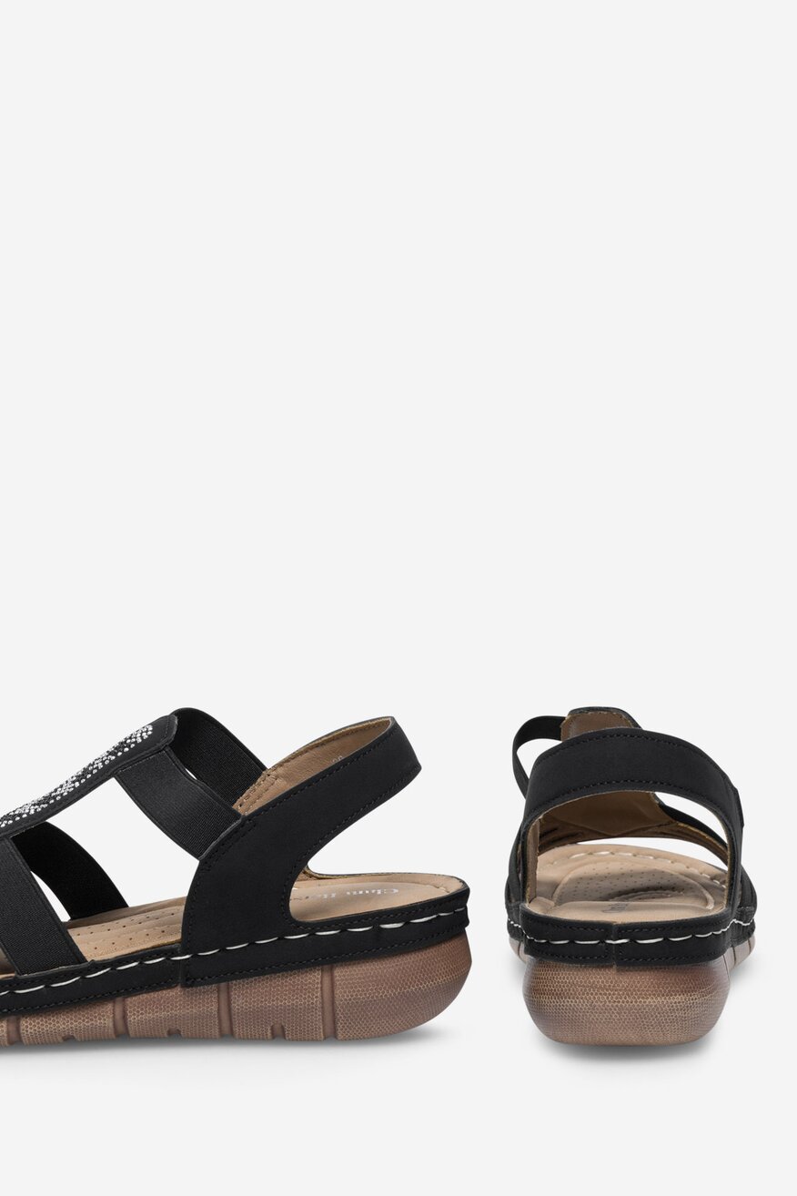 Sandały na koturnie