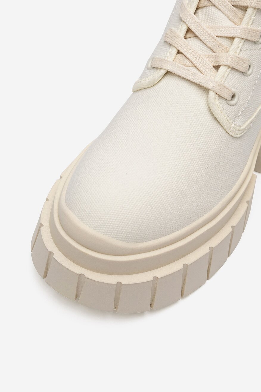 Trzewiki na platformie