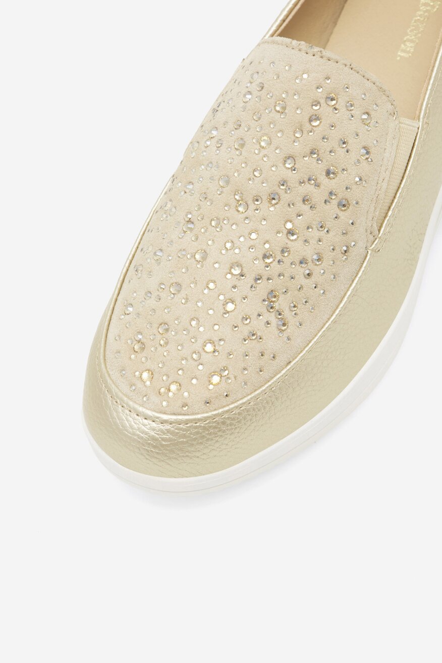 Mokasyny na koturnie