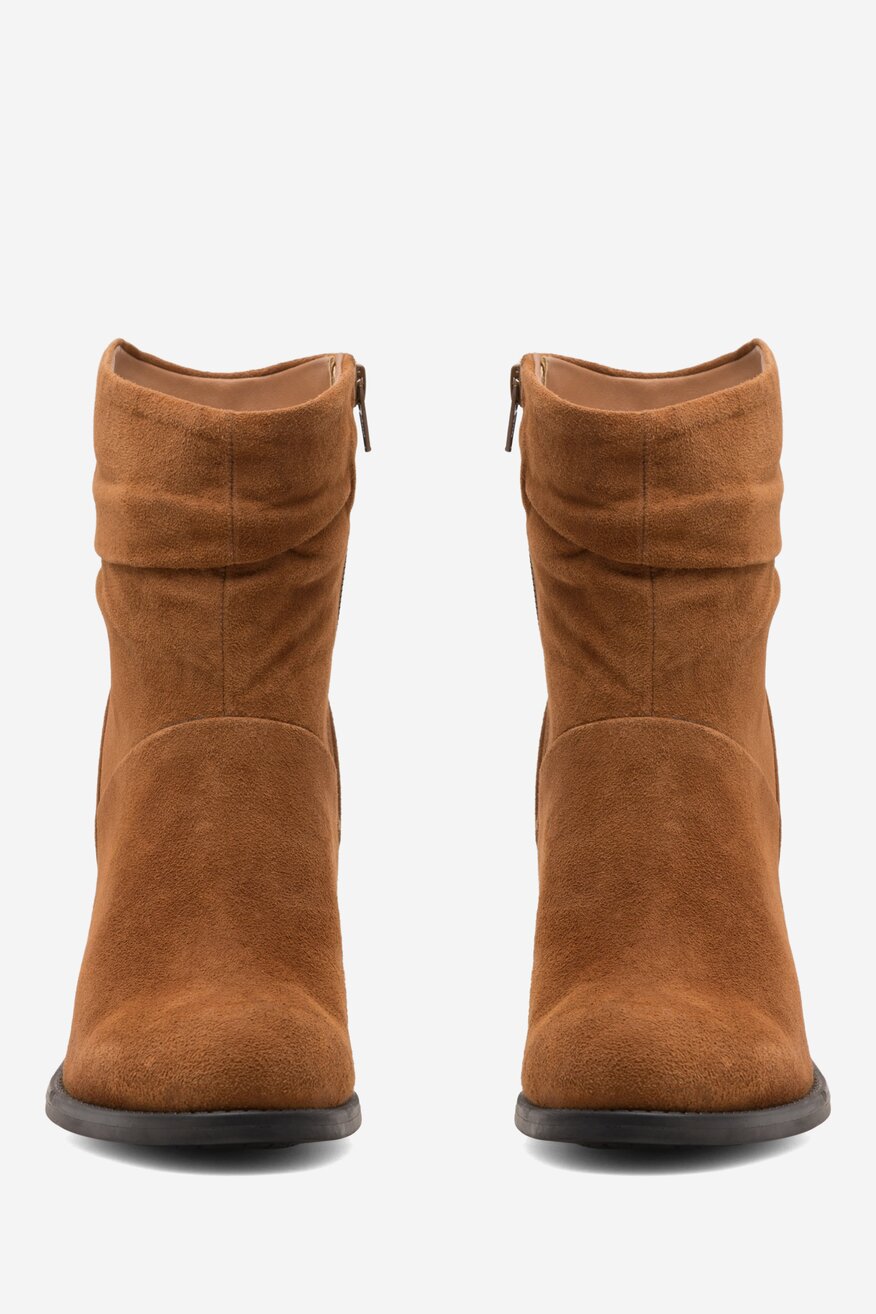 Botki skórzane na słupku