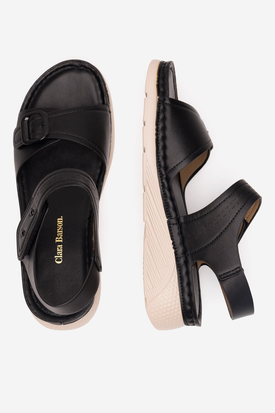 Sandały na koturnie