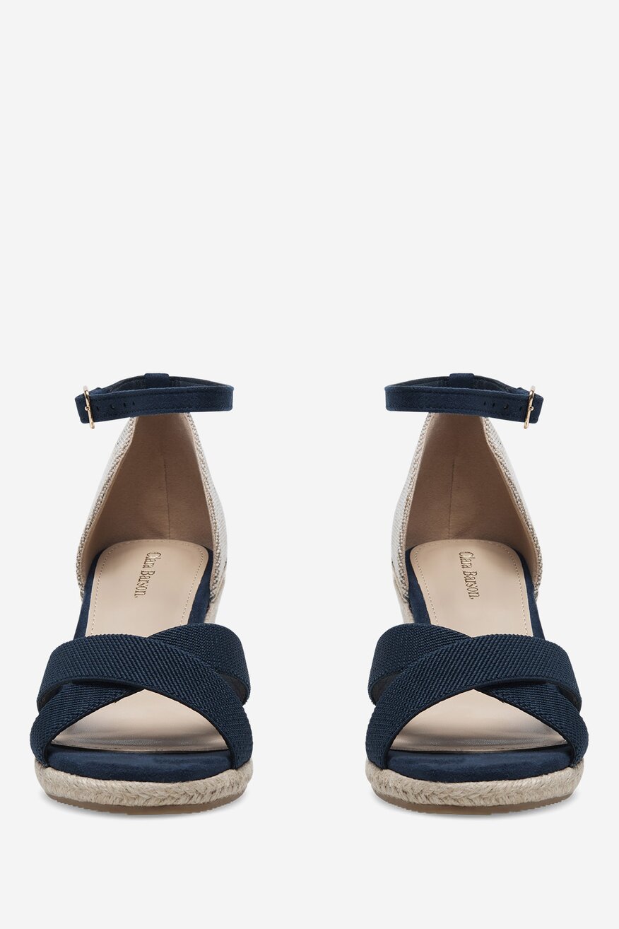 Sandały na koturnie