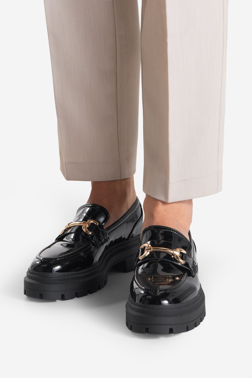 Loafersy lakierowane