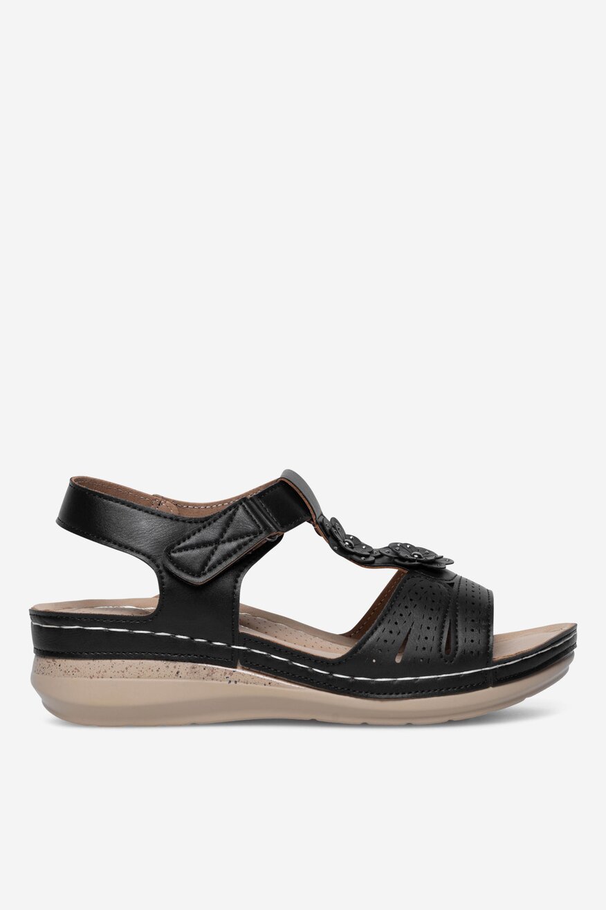 Sandały na koturnie