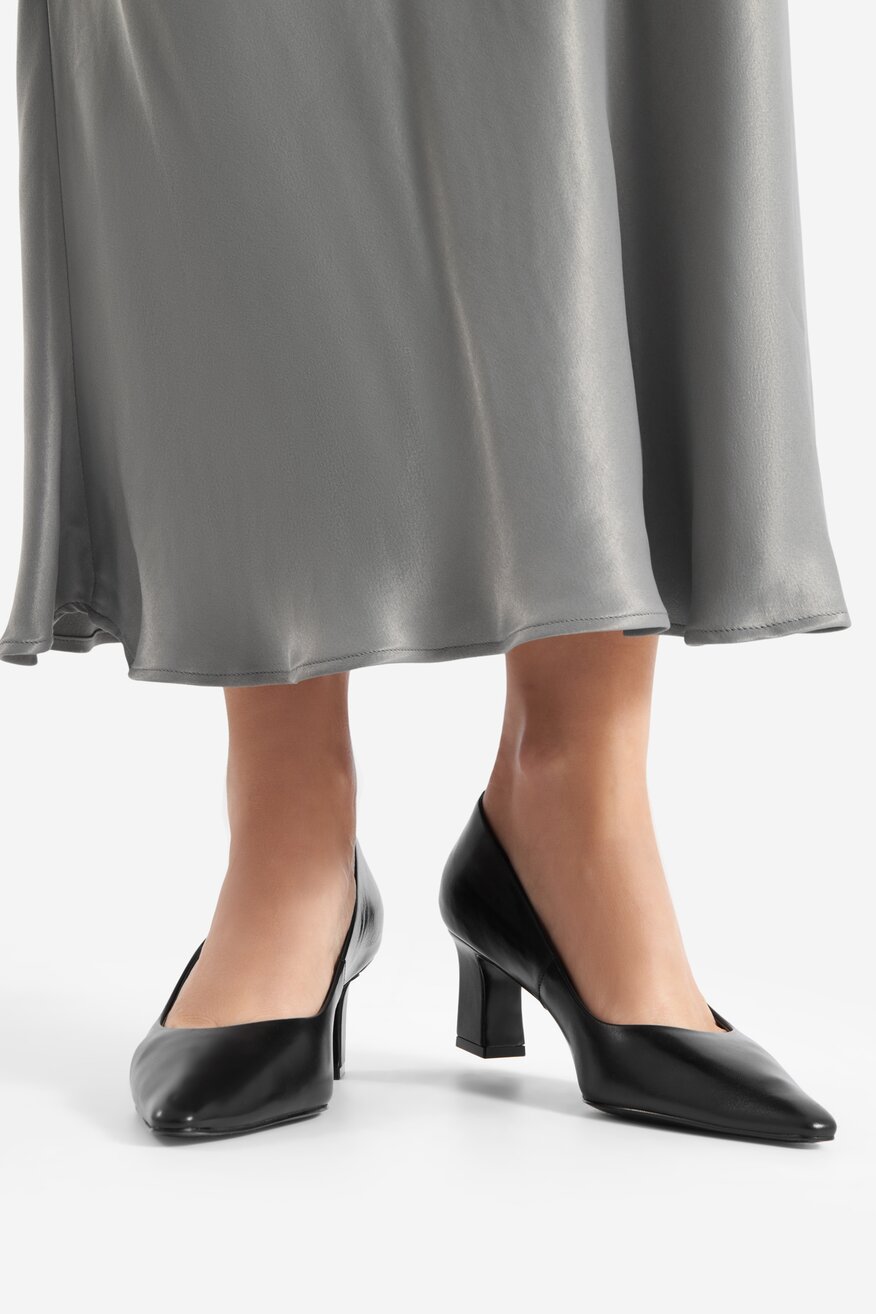 Czółenka skórzane na słupku