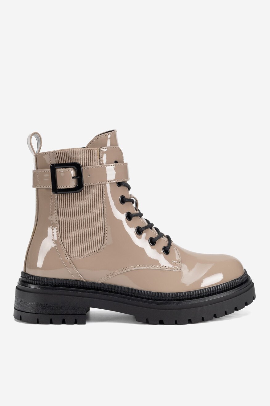 Trzewiki lakierowane