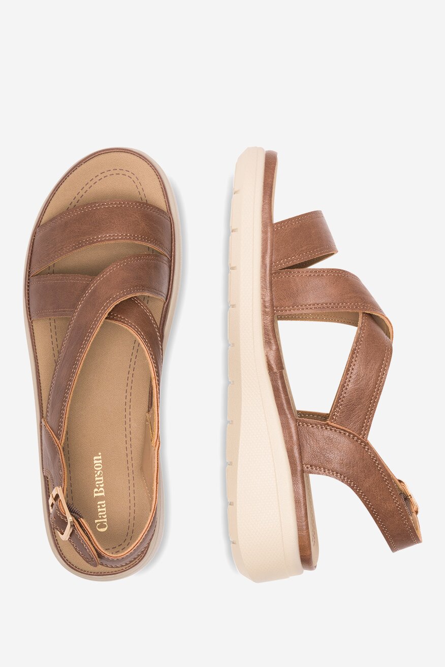 Sandały na koturnie