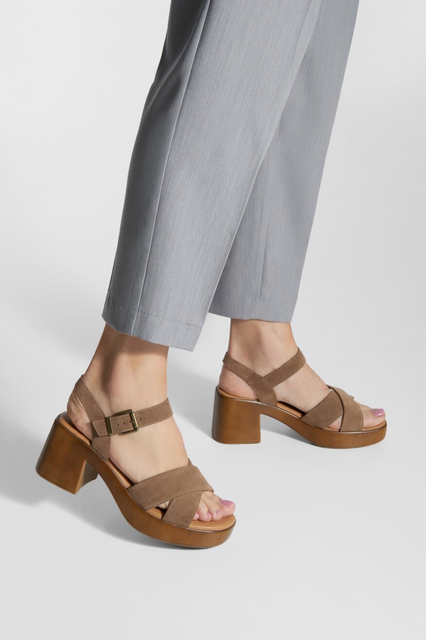 Sandały skórzane na słupku