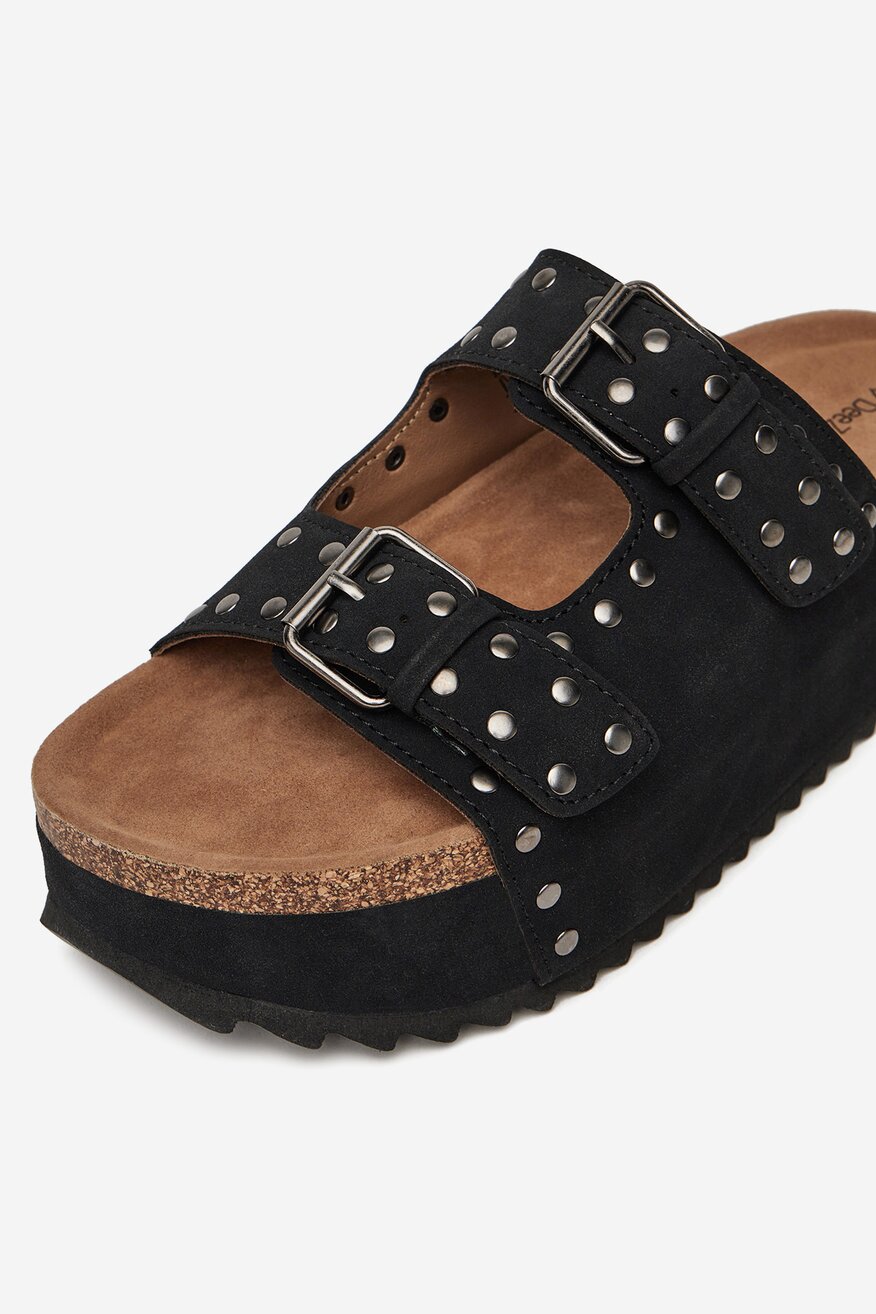 Klapki na platformie