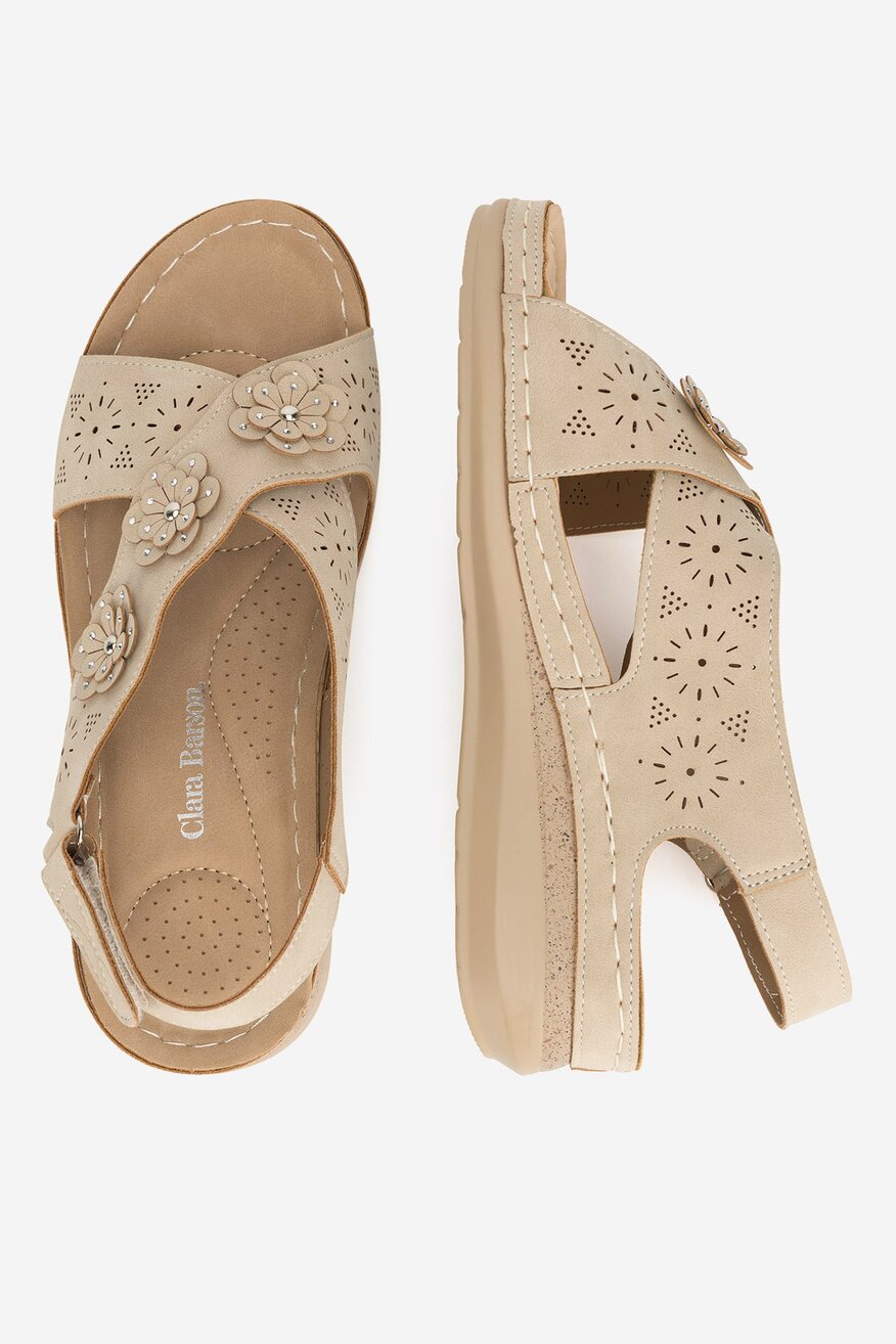 Sandały na koturnie