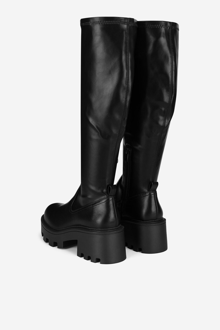 Kozaki na grubej podeszwie