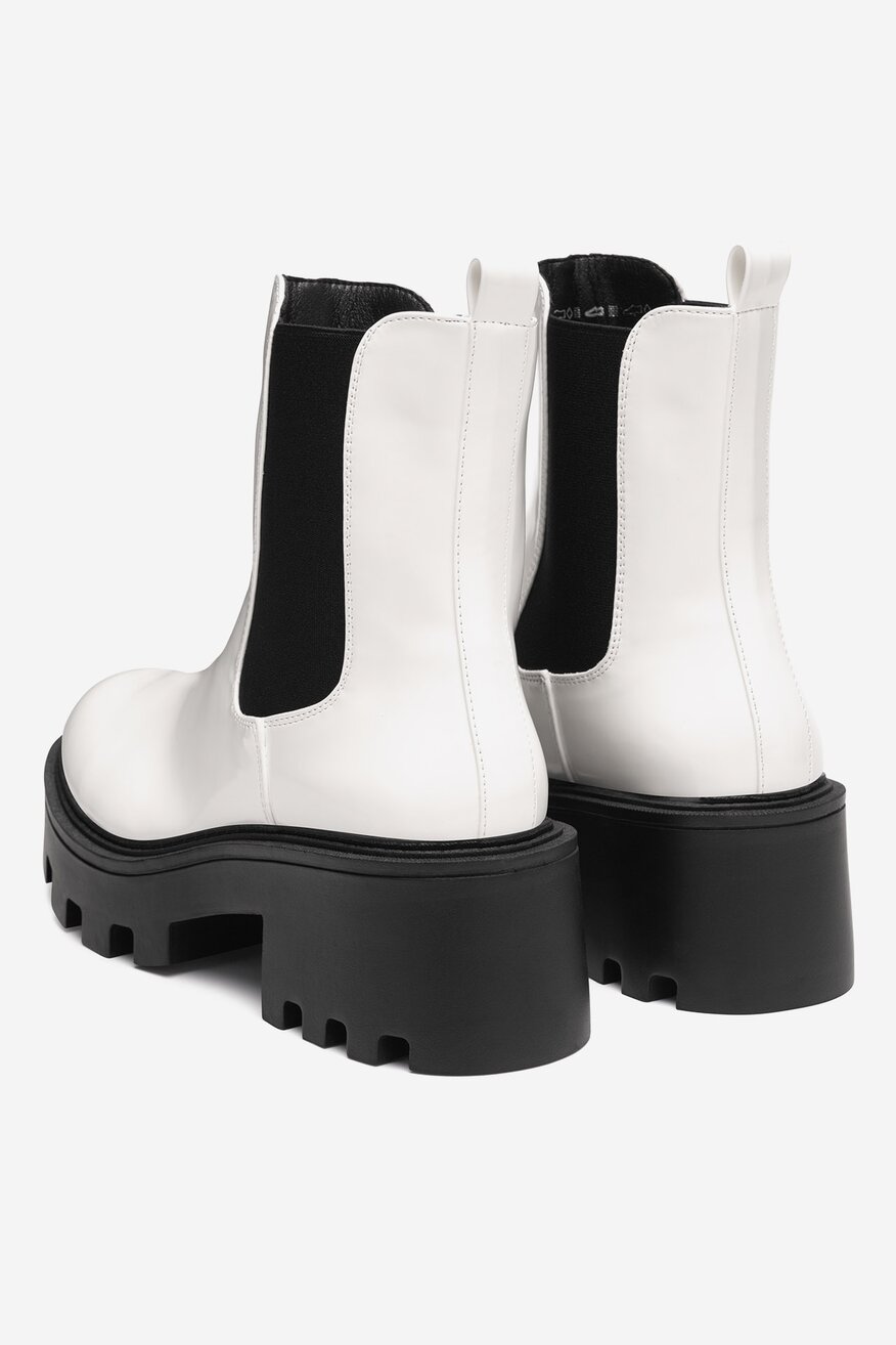 Botki na grubej podeszwie