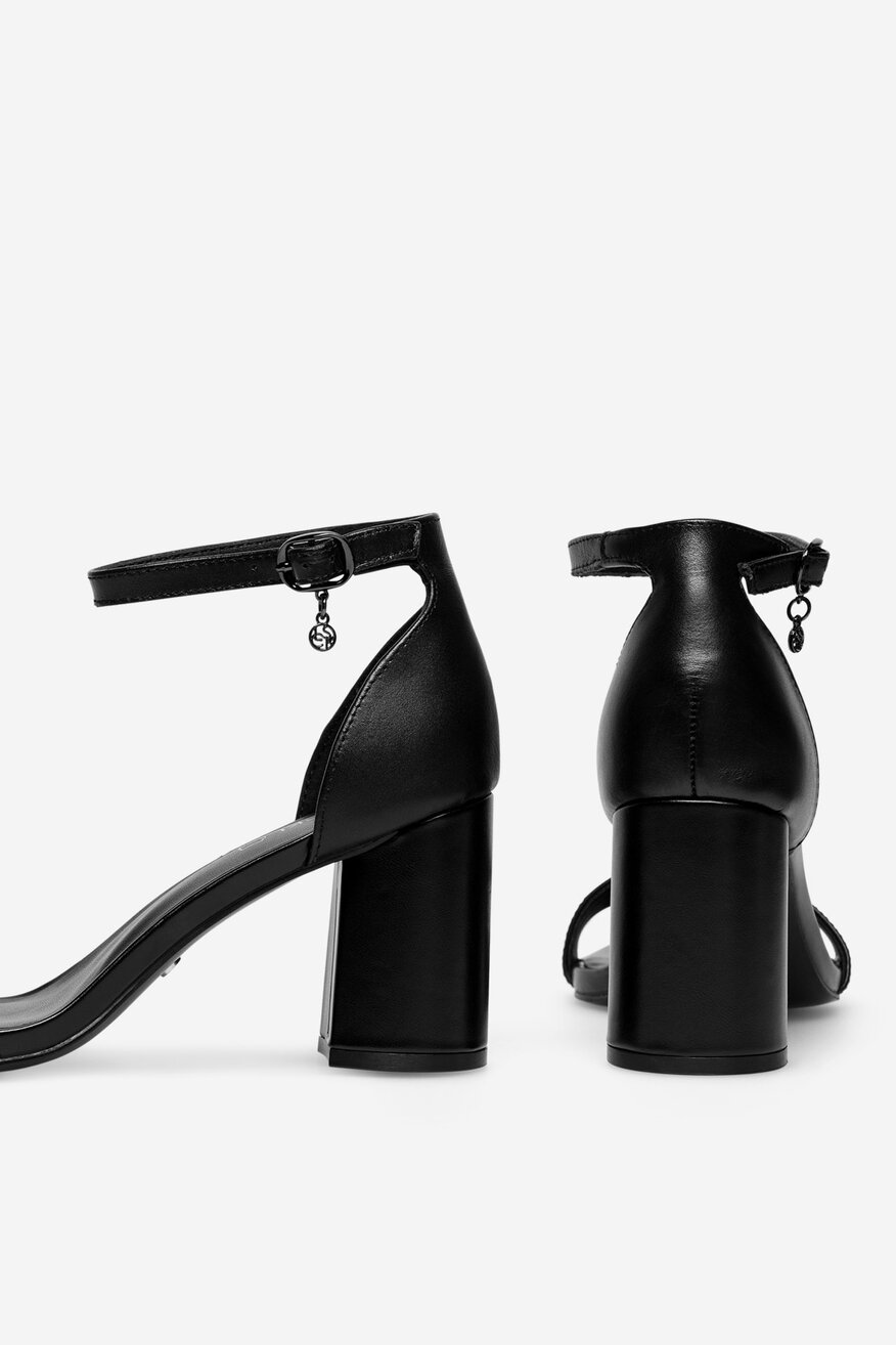 Sandały skórzane na słupku