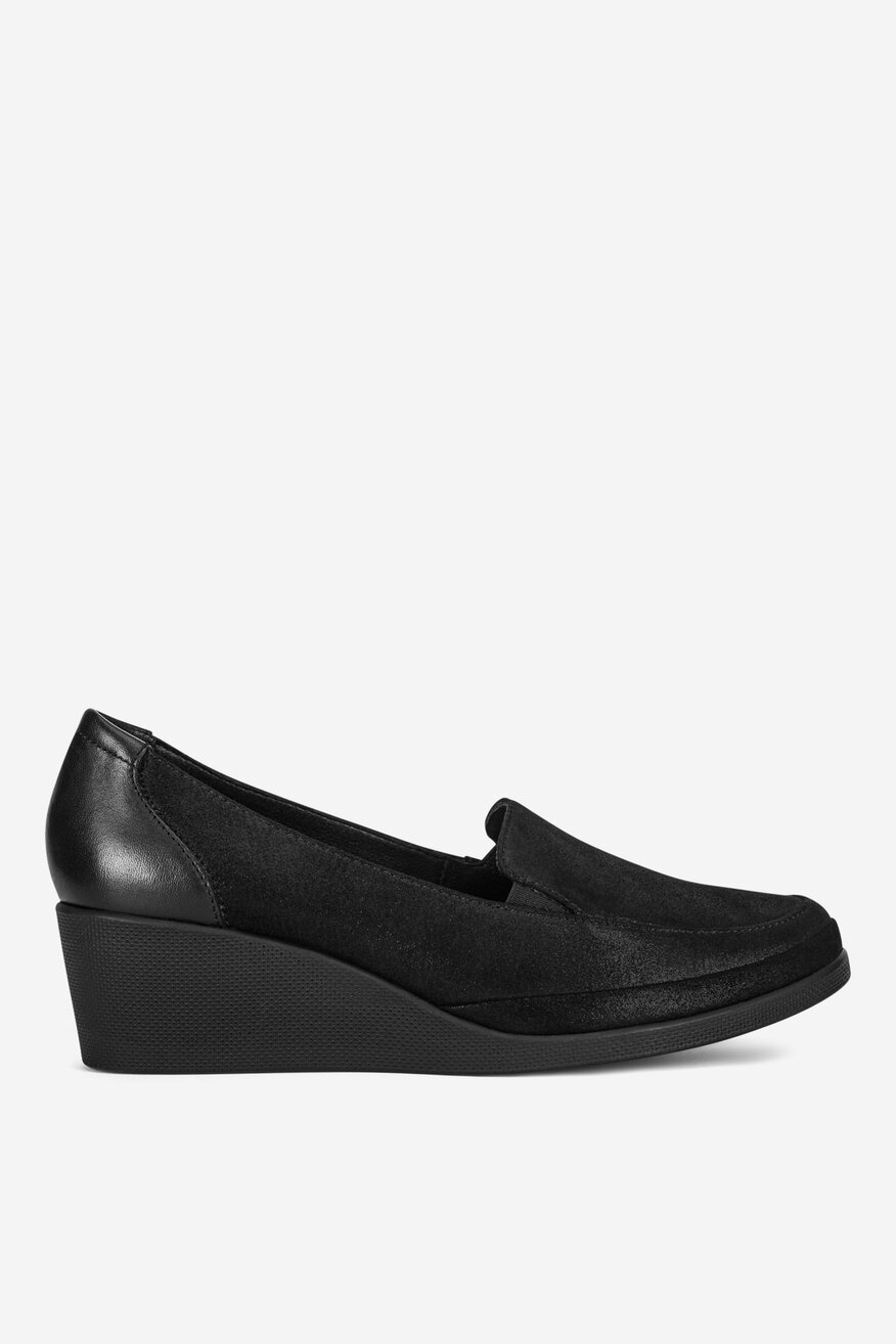 Czółenka na koturnie