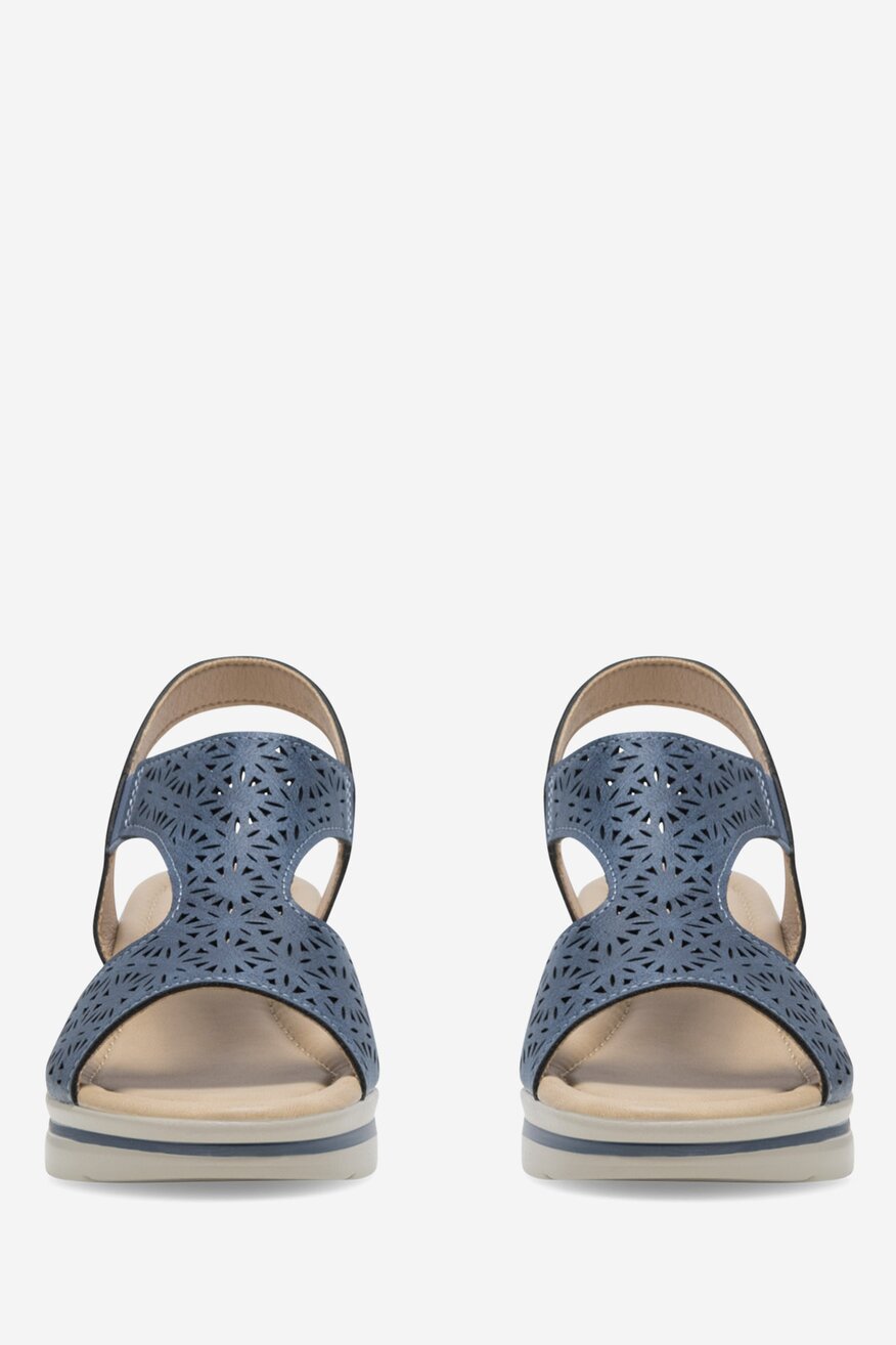 Sandały na koturnie