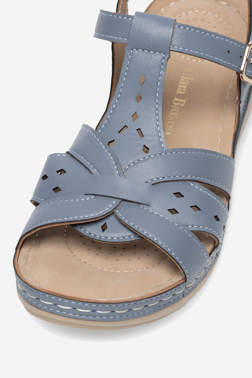 Sandały na koturnie