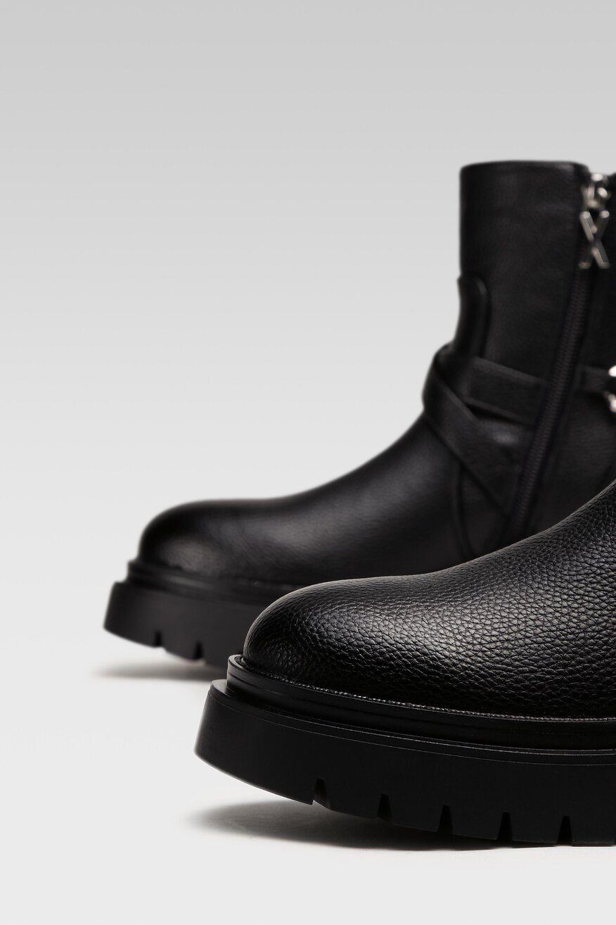 Botki na grubej podeszwie